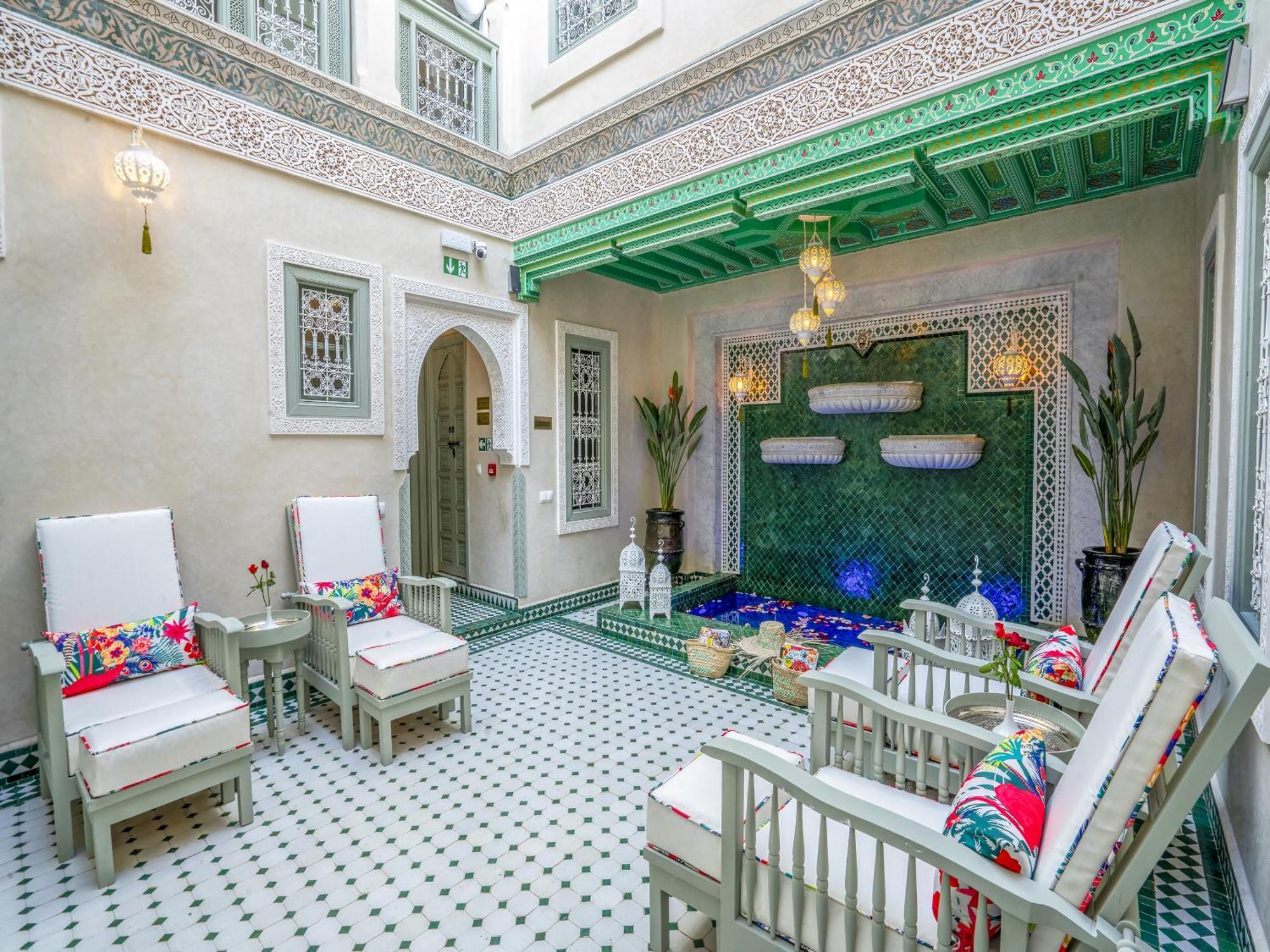 Guest house Almisk *